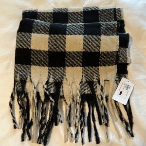 Evereve brand new with tags Milo Buffalo check scarf cream and black checkered